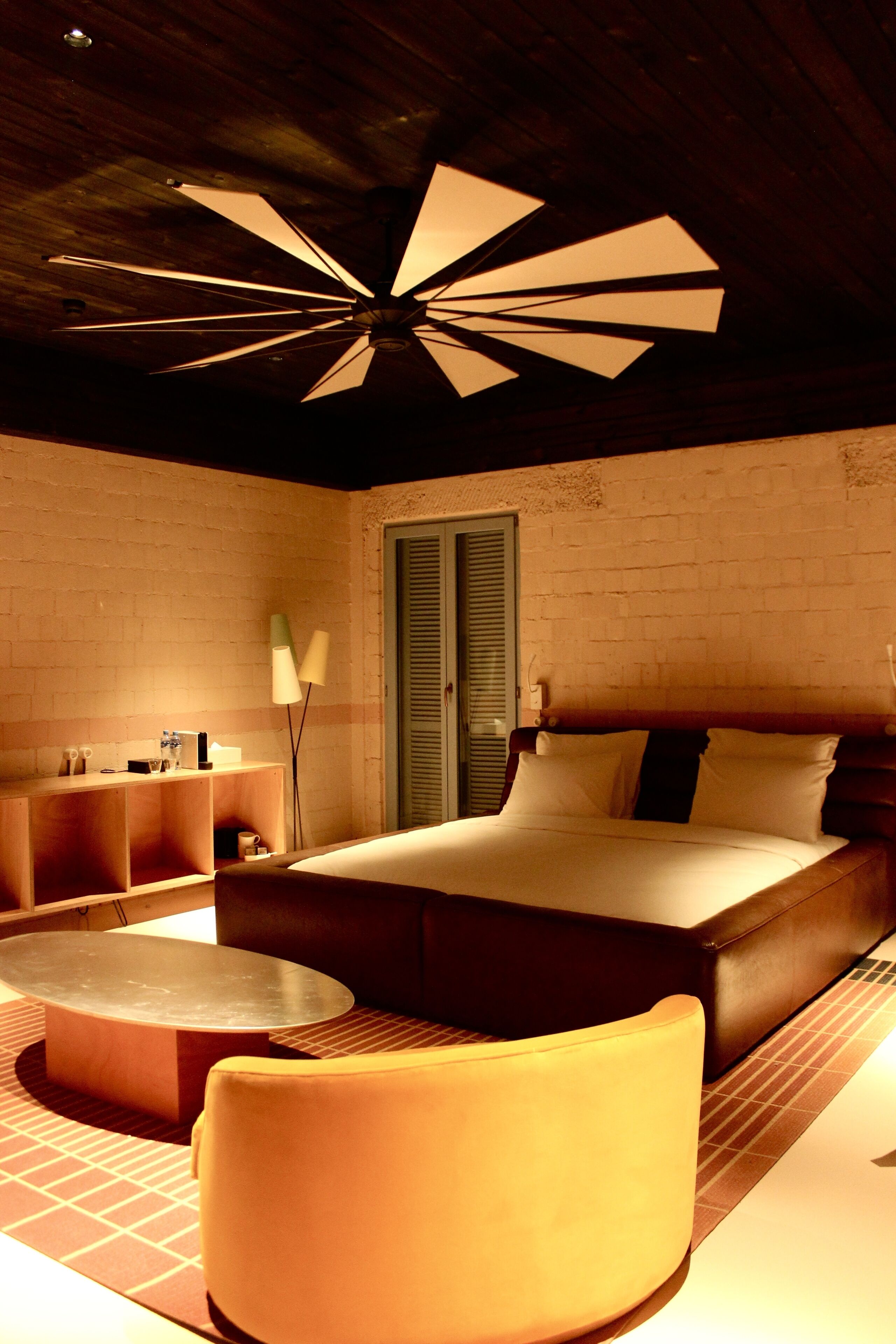 Minibar, free WiFi, bed sheets