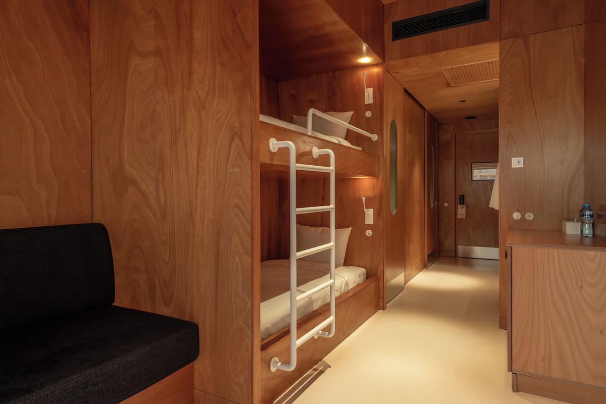 Minibar, wifi gratis y ropa de cama