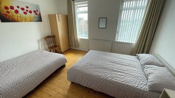 4 makuuhuonetta, silitysrauta/-lauta, Wi-Fi, vuodevaatteet