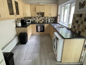 Micro-ondes, four, plaque de cuisson