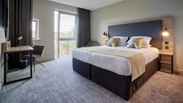 Dobbeltrom – standard | Safe på rommet, skrivebord, skrivebord for bærbar PC og lydisolert