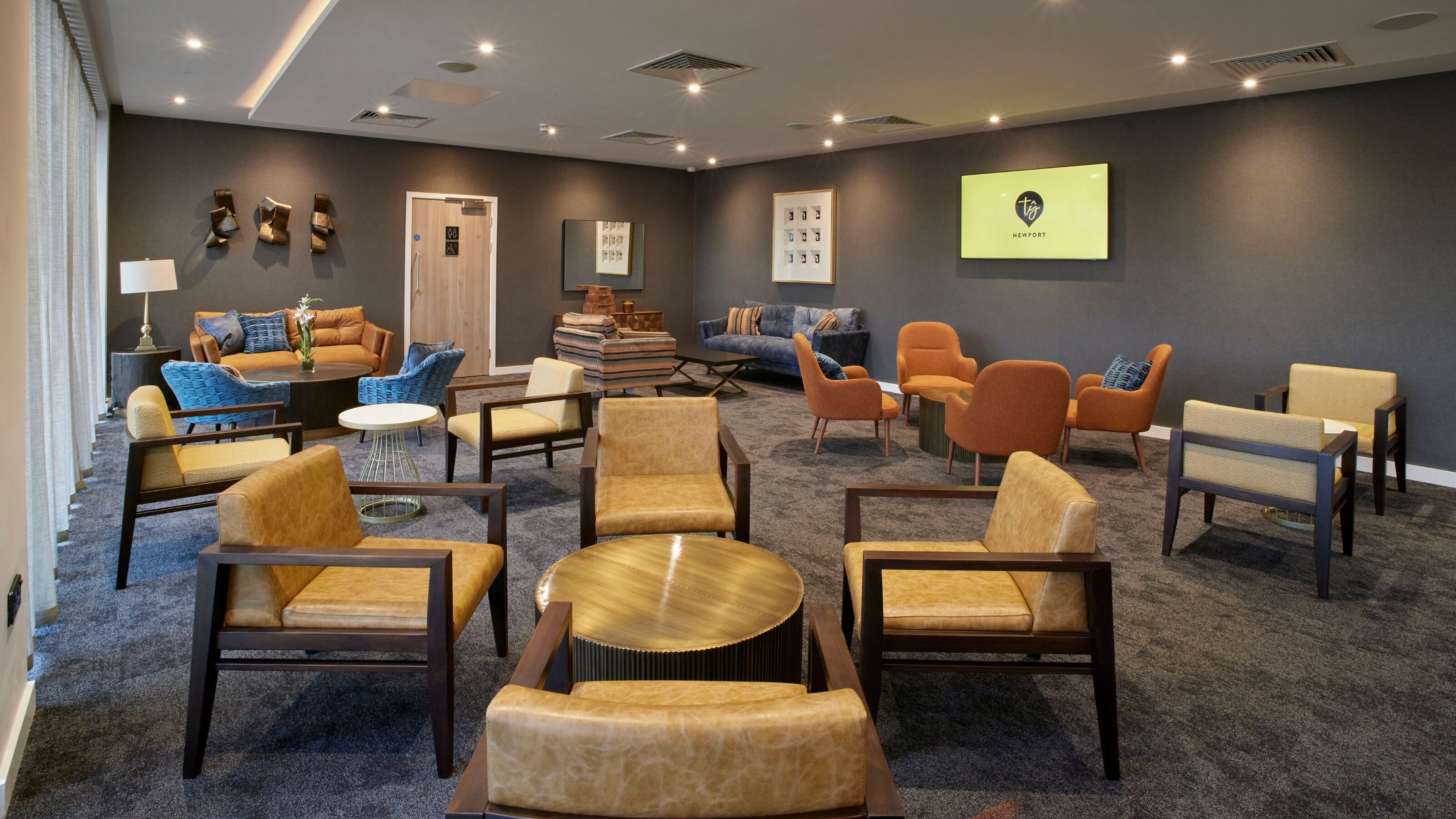 Lobby lounge