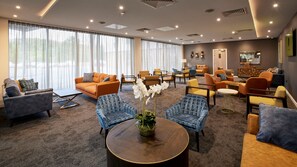 Coin salon dans le hall