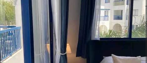 1 chambre, fer et planche à repasser, Wi-Fi gratuit, draps fournis