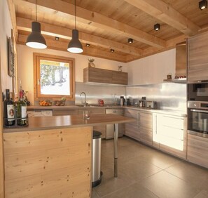 Fridge, microwave, oven, stovetop - Chalet Loan (Montgenèvre)