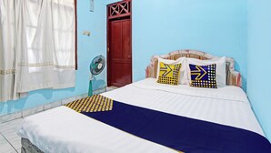 Economy Double Room | View from room - SPOT ON 92873 Losmen Parikesit (Parangtritis)