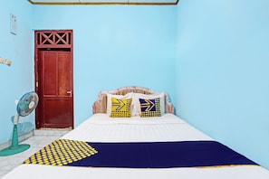 Economy Double Room | Laptop workspace, free WiFi, bed sheets - SPOT ON 92873 Losmen Parikesit (Parangtritis)