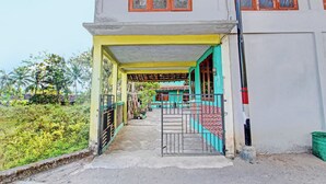 Front of property - SPOT ON 92873 Losmen Parikesit (Parangtritis)