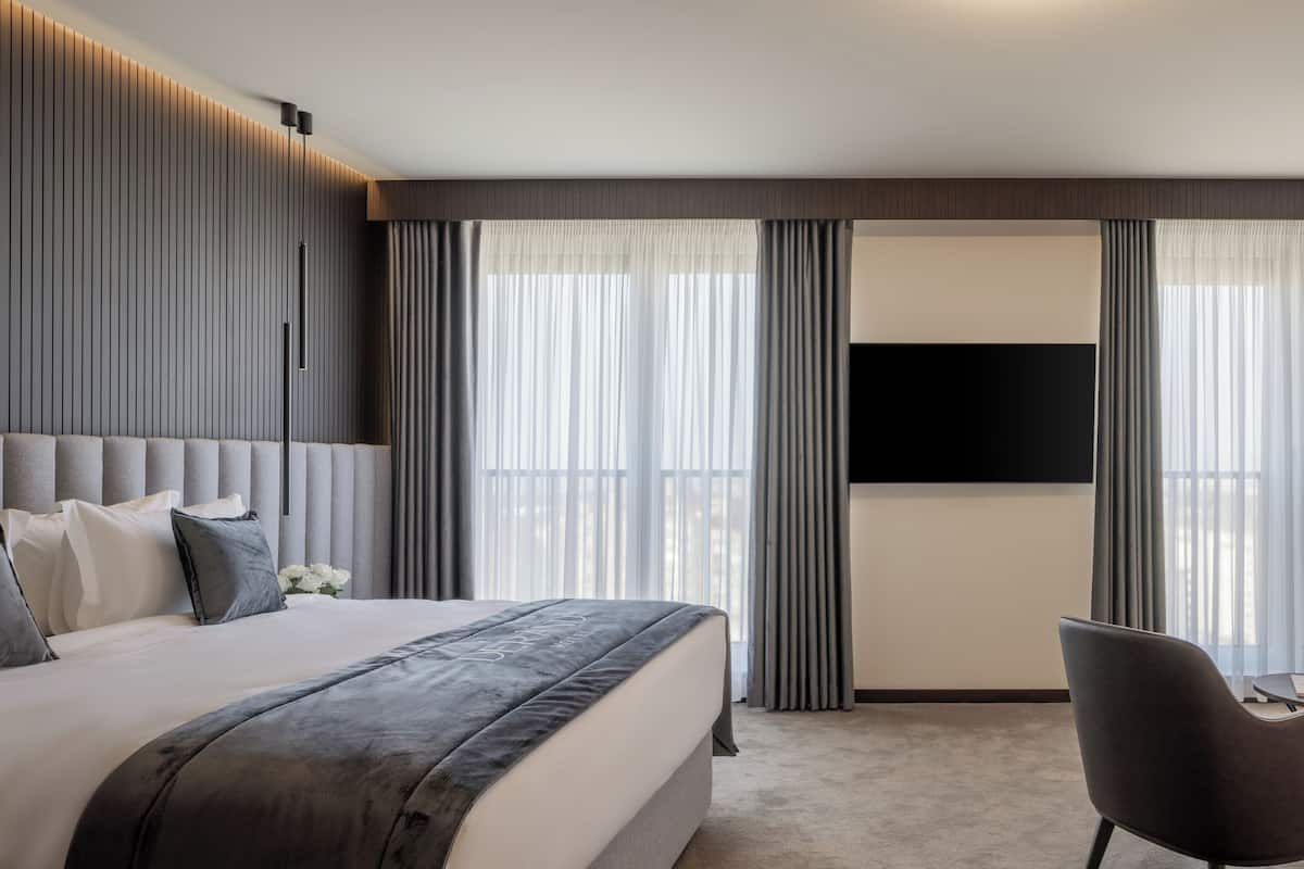 Junior Suite | 1 bedroom, Frette Italian sheets, premium bedding, minibar