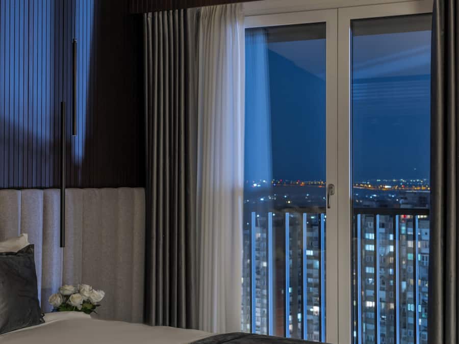 Suíte júnior | Lençóis italianos Frette, roupas de cama premium, frigobar