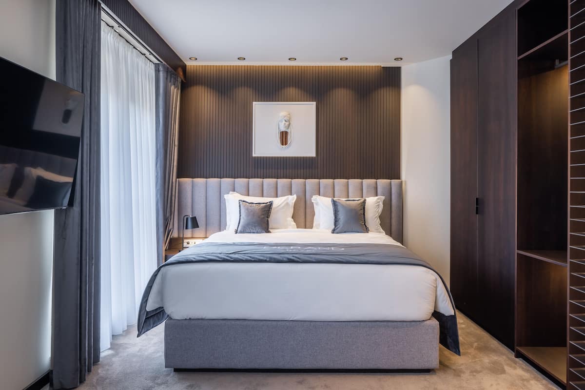 1 bedroom, Frette Italian sheets, premium bedding, minibar