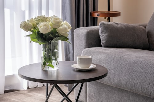 Premium tweepersoonskamer | Italiaanse Frette-lakens, luxe beddengoed, een minibar