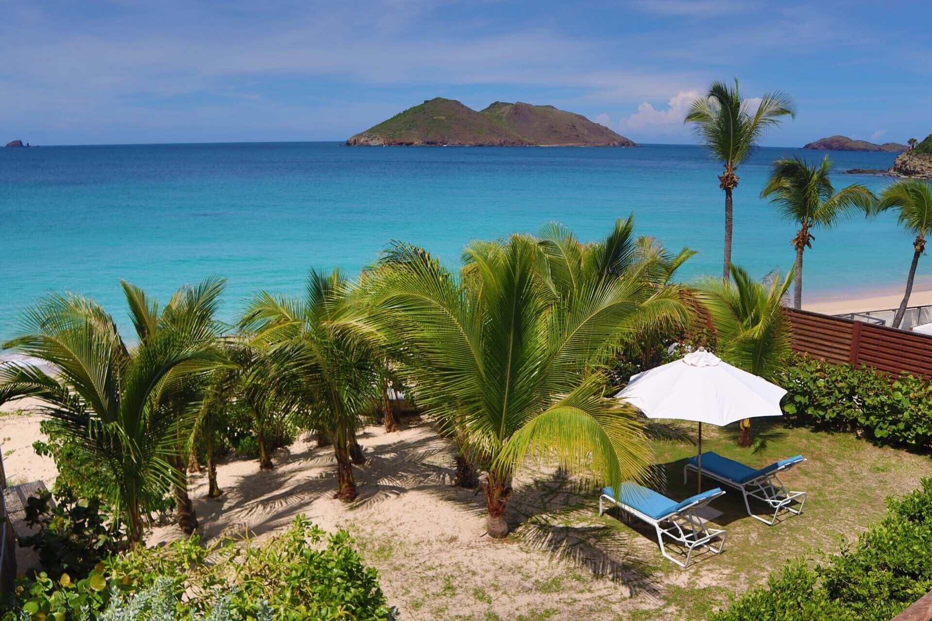Celina- Modern and open beachfront living, within steps of the beach and shops