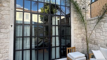 Exclusive Room, Fireplace, Pool View | 1 bedroom, Egyptian cotton sheets, premium bedding, memory foam beds