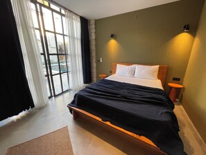 Exclusive-Zimmer, Kamin, Poolblick | Bettwäsche aus ägyptischer Baumwolle, hochwertige Bettwaren