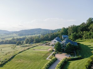 Winery - The Crossroads Inn (North Garden)