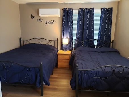 1 bedroom, free WiFi, bed sheets. Efficiency Apt located between State College & Altoona Pa, minutes from I-99.