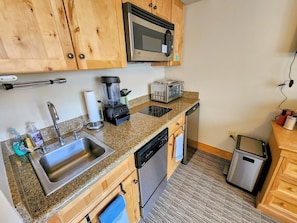 Fridge, microwave, stovetop, dishwasher - Grand Lodge Hotel | 1 Bedroom | Walk to the Lifts | Outdoor Pool & Hot Tub | Gym (Mt. Crested Butte)