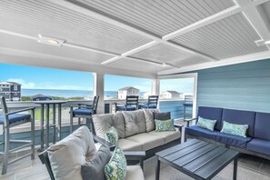 Televisión y chimenea 