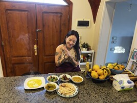 Televisión LED, chimenea, películas con cargo, oficina