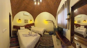 Deluxe Room | Minibar, individually furnished, laptop workspace, free WiFi - Sahure Pyramid View Inn (Al-Badrashayn)