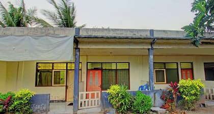 Hotel O Penginapan 3 Bersaudara Near Pasar Sengkol