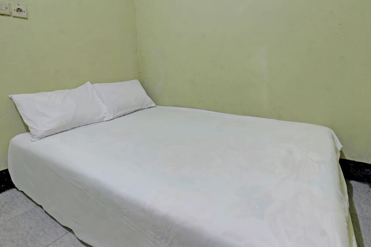 Economy Double Room | Bed sheets