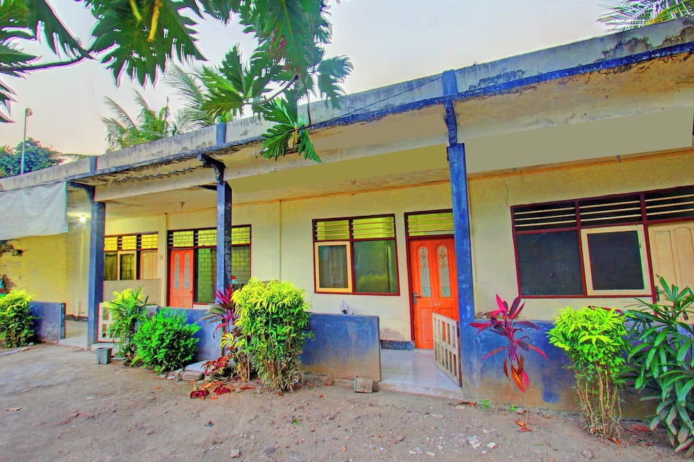 Hotel O Penginapan 3 Bersaudara Near Pasar Sengkol