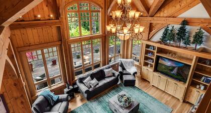 Maple Hill Lodge 3 Bedroom Home by RedAwning