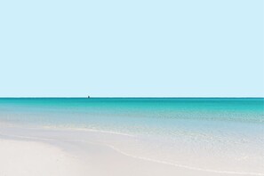 På stranden