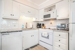 Fridge, microwave, oven, stovetop - Southwinds G16 (Ocean View) (Atlantic Beach)