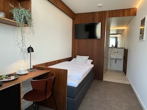 Standard Single Room, Non Smoking, Refrigerator | Living area