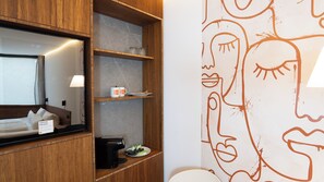 Ropa de cama de alta calidad y minibar con artículos gratuitos 