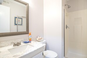Apartment, 2 Schlafzimmer | Badezimmer