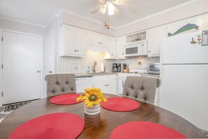 콘도, 침실 2개 | 전용 주방 | 냉장고, 오븐, 커피/티 메이커, 토스터