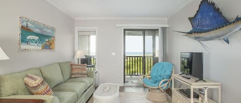 Condo, 2 Bedrooms | Living area