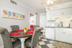 Apartment, 2 Schlafzimmer | Speisen