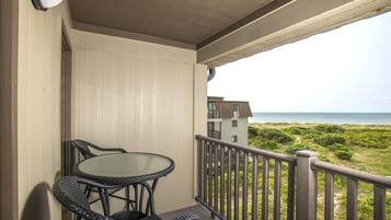 Condo, 2 Bedrooms | Outdoor dining