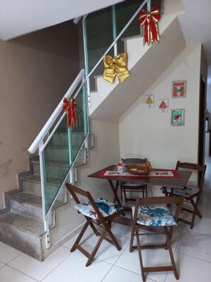 Dining - House 30 meters from the Sea of ​​Arraial do Cabo with private gourmet area (Arraial do Cabo)