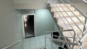 A staircase with white railings leading to a landing. A sign on the wall reads "TERREO". - Renata Palace Hotel (Tubarao)