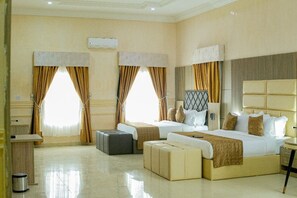 1 bedroom, desk, WiFi, bed sheets