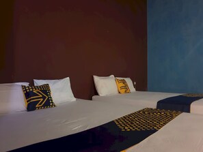 Desk, free WiFi, bed sheets - OYO Life  92842 Homestay Balearjosari (Malang)
