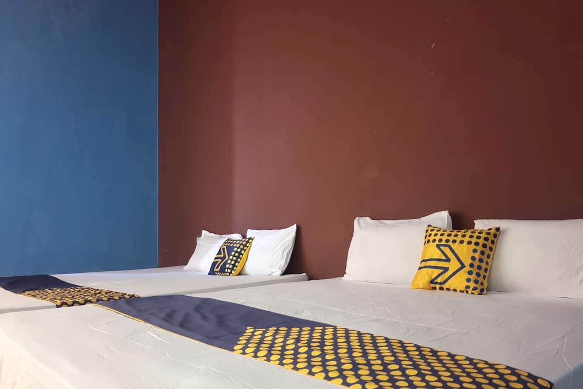 Habitación triple | Escritorio, wifi gratis, ropa de cama