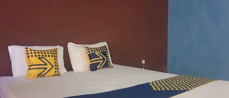 Habitación doble | Escritorio, wifi gratis, ropa de cama