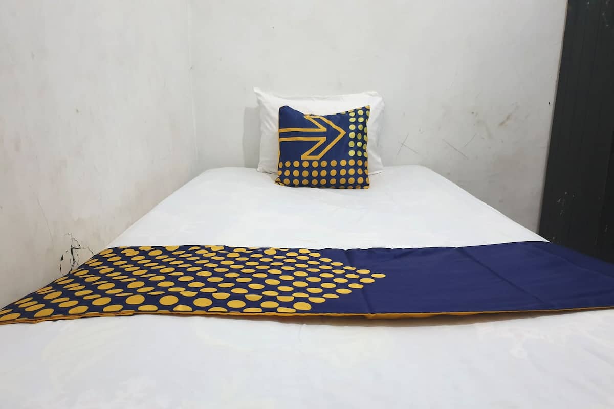 Single Room | Meja, Wi-fi percuma, cadar katil 