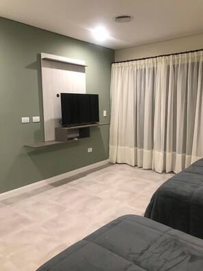 Suíte luxo | 1 quarto, cofres nos quartos, Wi-Fi de cortesia