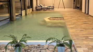 Piscine couverte, piscine extérieure (ouverte en saison)