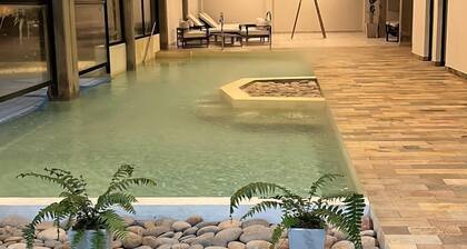 Los Robles Suites