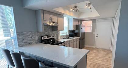 Riviera Retreat - Easy Boat and RV Parking!