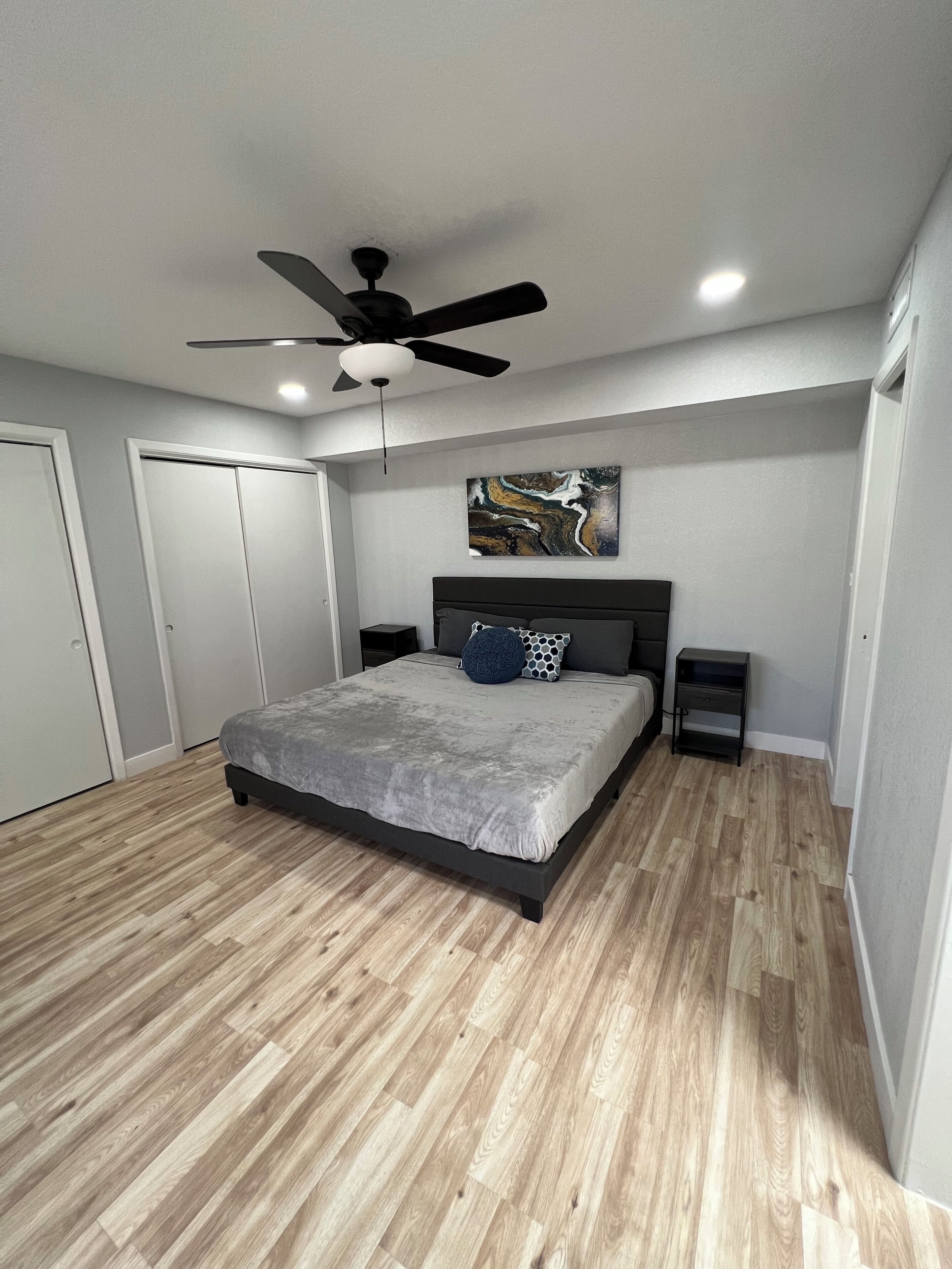 2 habitaciones, tabla de planchar con plancha y wifi gratis 